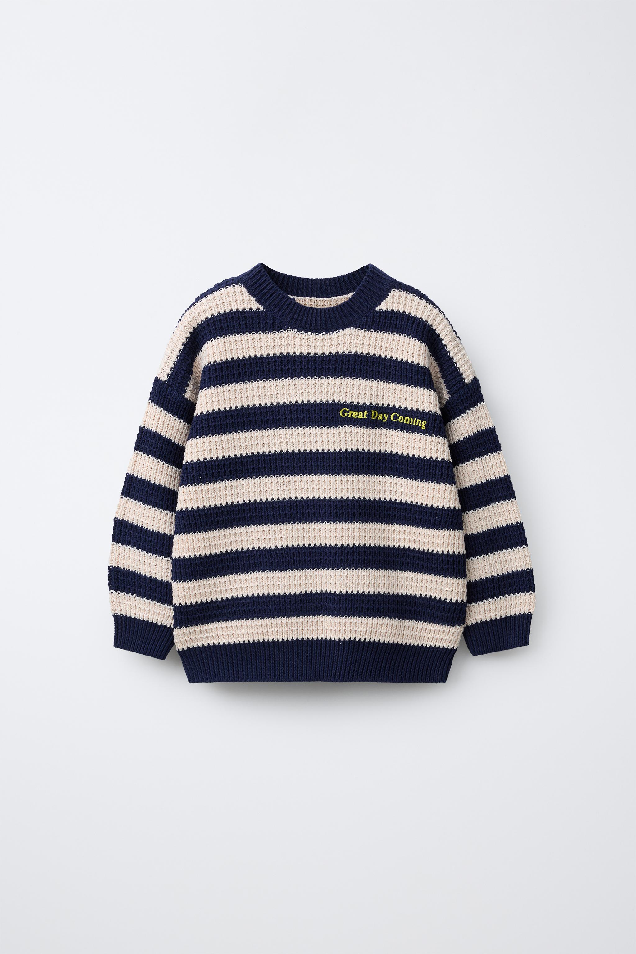 PULL EN MAILLE À RAYURES AVEC INSCRIPTION BRODÉE
